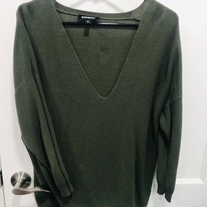 Green 3/4 sleeve sweater